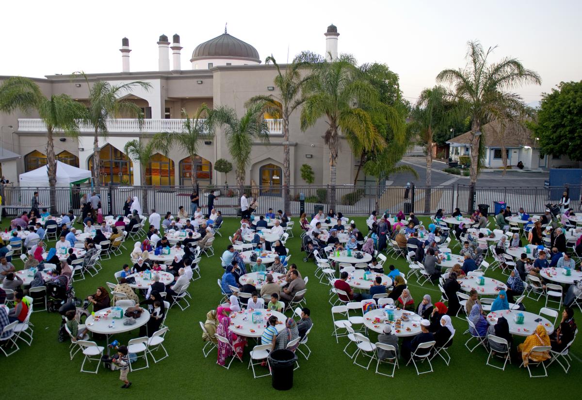 People gather at the Islamic Center of Orange County Mosque before sunset during Ramadan. After the sun sets, snacks are distributed, followed by a 10-minute prayer.